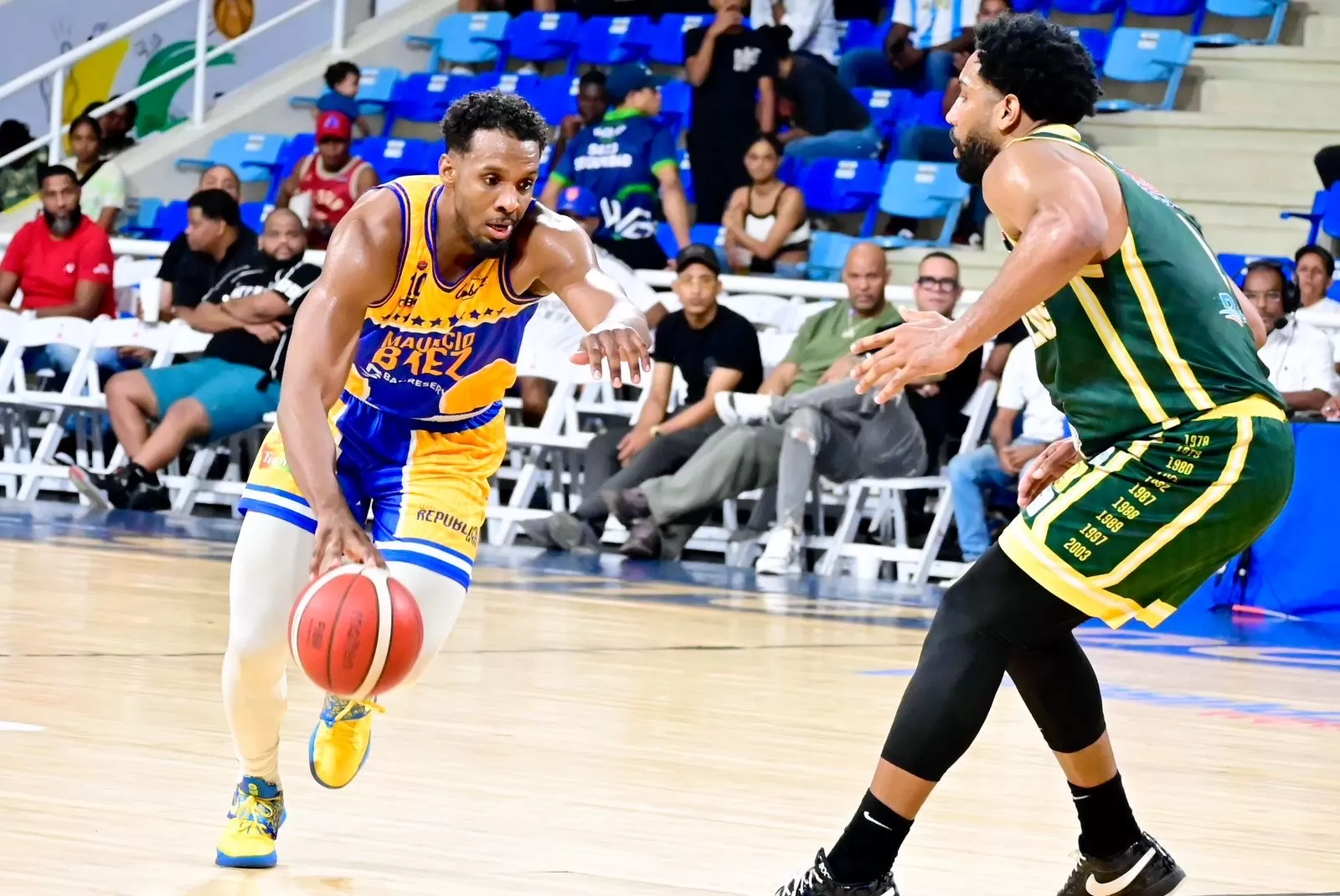 Mauricio Báez responde con fuerza, derrota a San Carlos y empata la programa episódico final 1-1 en el TBS Distrito 2025